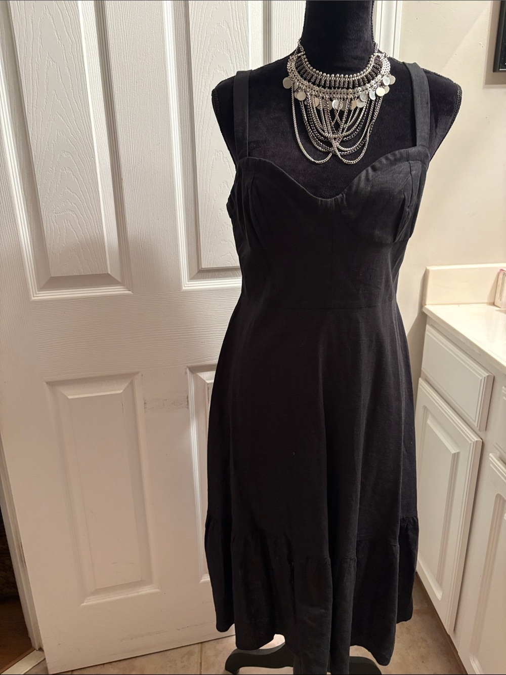 Velvet Heart Black Sleeveless Midi Dress